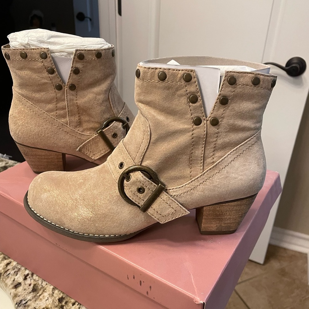 Gwyneth Alba Tan Ankle Boots New in box Size 10 M - Picture 4 of 14